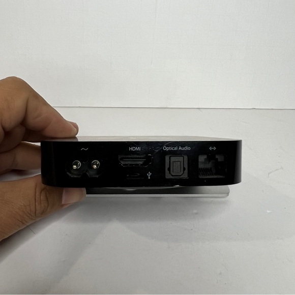 Apple TV 3rd Generation Model A1469 includes remote, power cable and HDMI cable. - Picture 2 of 8